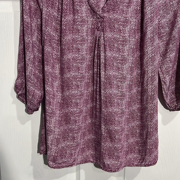 Ava Christine Women’s 3/4 sleeve V-neck top. Size small. Purple and white. - Picture 2 of 7
